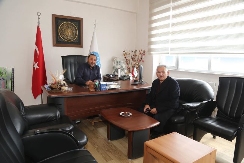 Başkan Büyükkılıç, Kayseri Hali’ni Ziyaret Etti