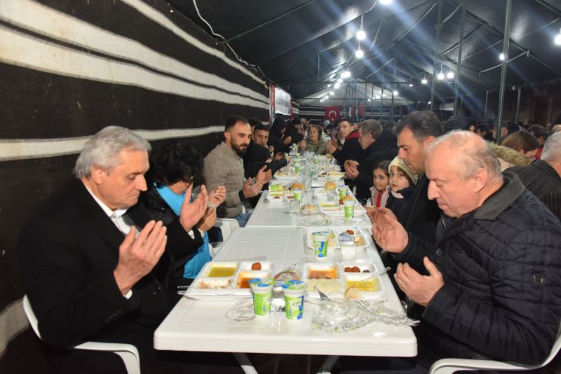 BAŞKAN BAKKALCIOĞLU RAMAZAN AYININ İLK ORUCUNU HEMŞEHRİLERİ İLE BİRLİKTE AÇTI