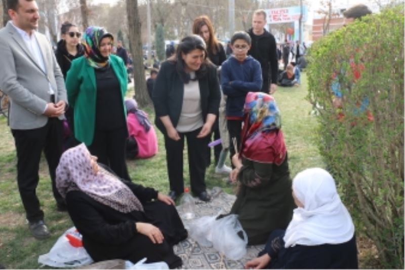 AFETZEDELER İÇİN TEK SES TEK YÜREK