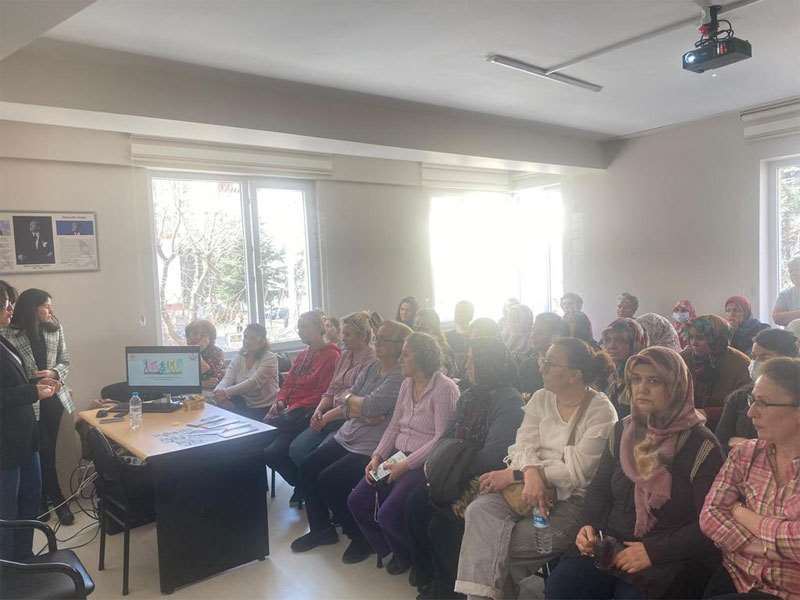 ODUNPAZARI’NDA KADINLARA FİZYOTERAPİ VE DİYET SEMİNERİ