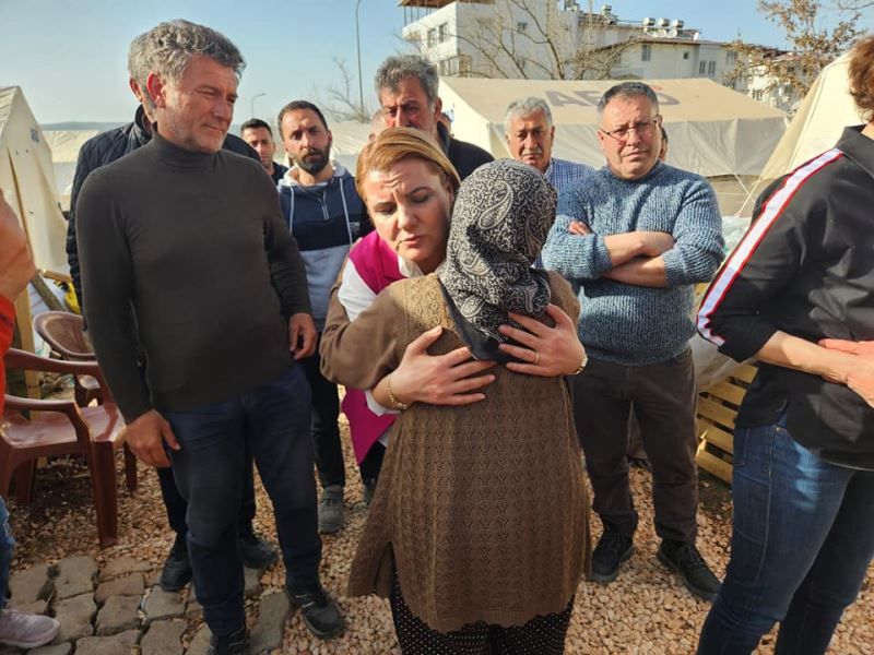 BAŞKAN HÜRRİYET AFET BÖLGESİNDE YARALARI SARMAYA DEVAM EDİYOR