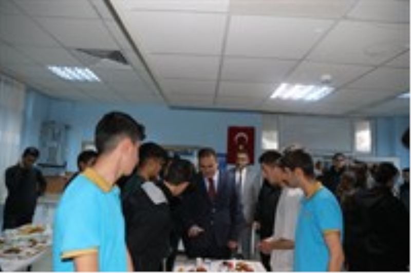 Vali/Belediye Başkan Vekilimiz Sayın İdris AKBIYIK, Hakkari Fen Lisesi öğrencileri ve öğretmenleri  ile birlikte iftar yaptı