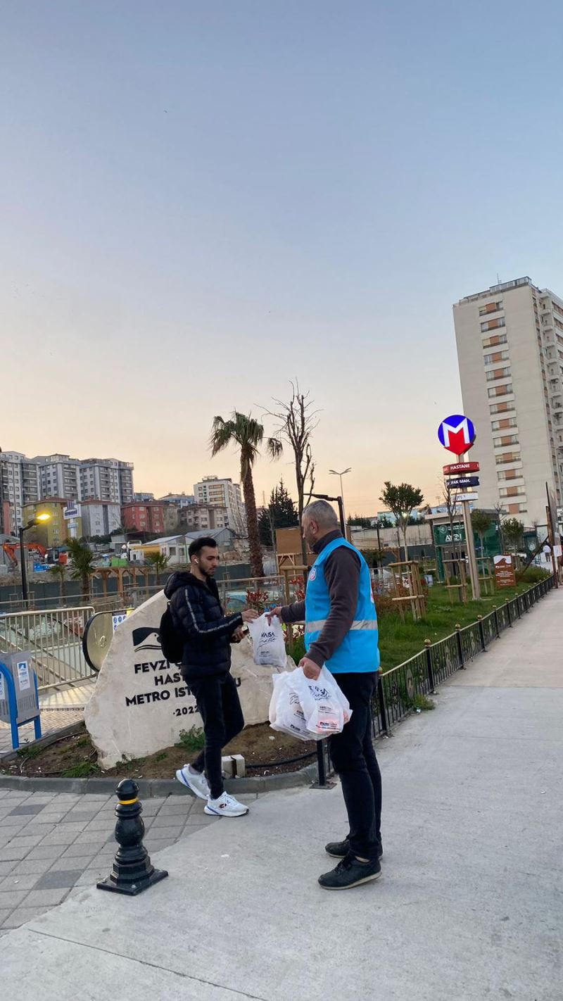 Ramazan ayı boyunca iftariyelik dağıtılıyor