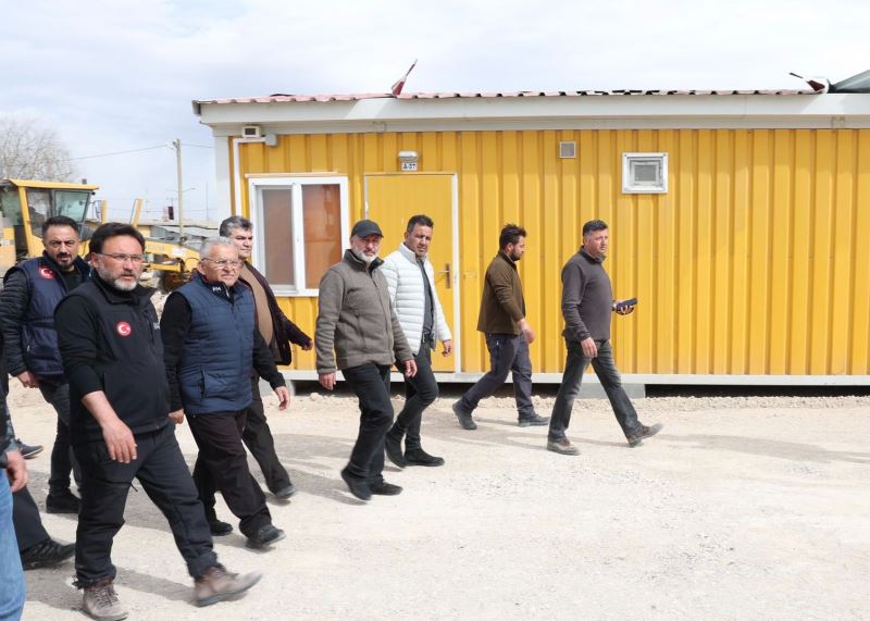 Başkan Büyükkılıç, 16 İlçe Belediyesi ile ‘Tek Yürek’ Kahramanmaraş’ta Yaraları Sarıyor