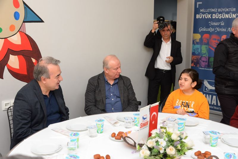 BAŞKAN YARDIMCISI MAHMUT FINDIK DEPREMZEDE ÖĞRENCİLER VE AİLELERİYLE BİR ARAYA GELDİ