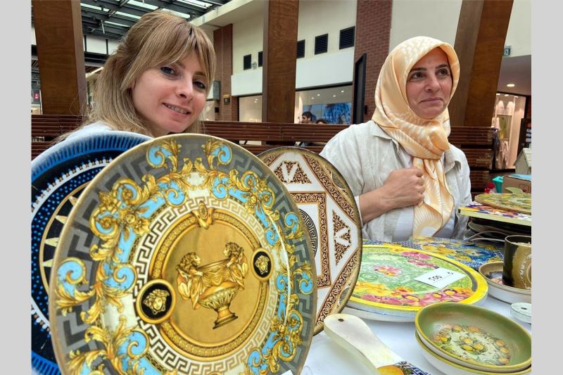 AKDENİZ’DE “UMUTLAR PAYLAŞTIKÇA ÇOĞALIR” SERGİSİ