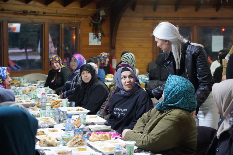 BAŞKAN V. SUBAŞI KADIN KURSİYERLERLE İFTAR SOFRASINDA BİR ARAYA GELDİ