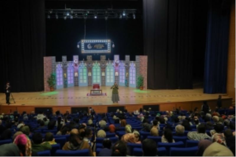 Yazar Merve Gülcemal Diyarbakırlılarla buluştu