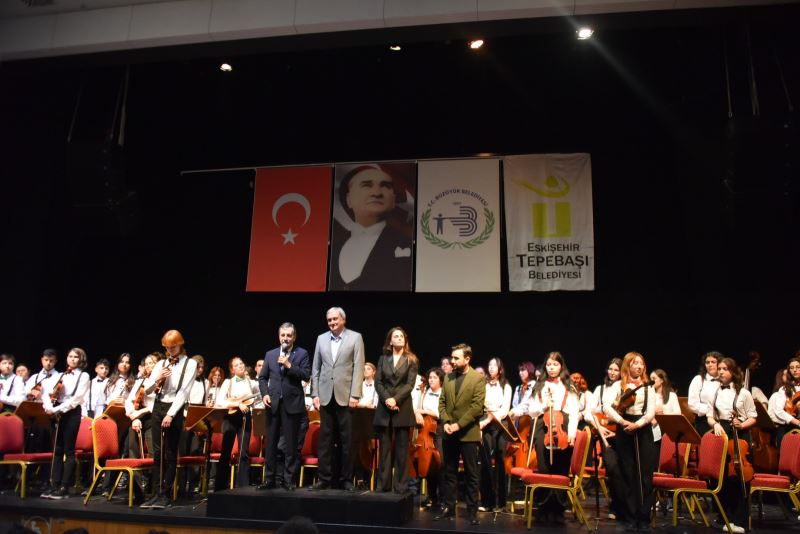 BOZÜYÜK’TE İKİ ELİN SESİ VAR ÇOCUK VE GENÇLİK SENFONİ ORKESTRASI’NDAN MUHTEŞEM KONSER