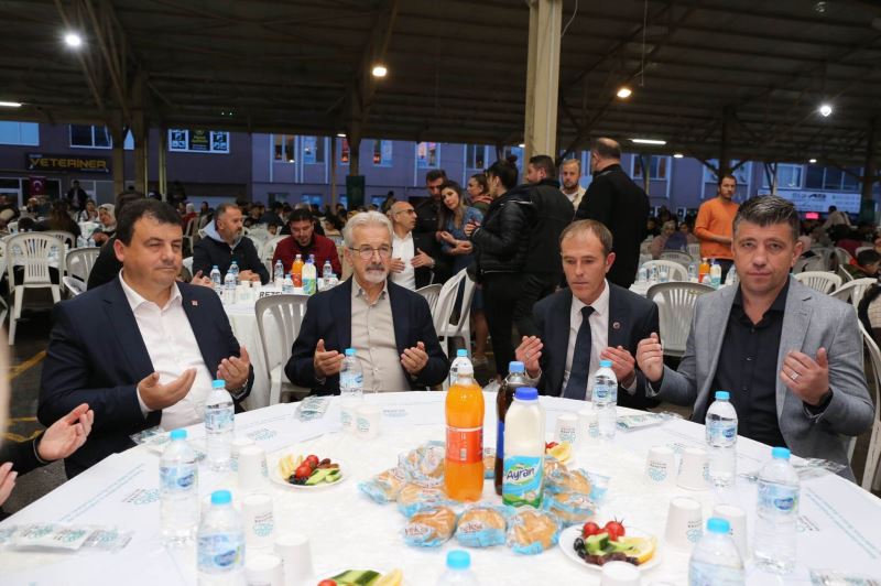 Nilüfer’de yüzlerce kişi aynı sofrayı paylaşıyor