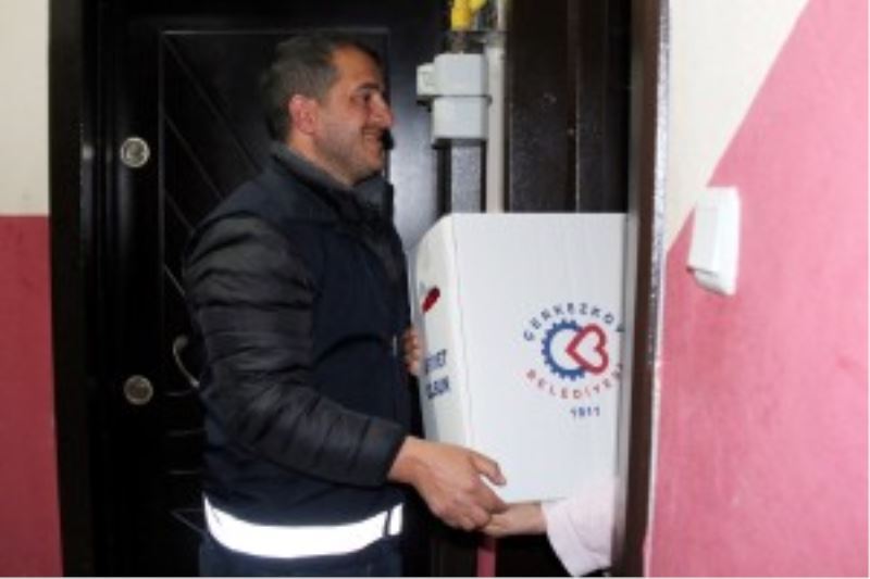 KOMŞU PAKET DAĞITIMLARI DEVAM EDİYOR