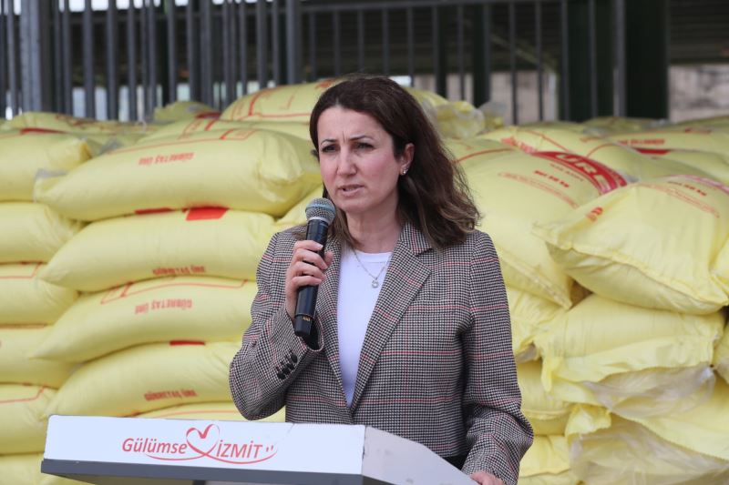 İZMİT BELEDİYESİNDEN 840 ÇİFTÇİYE GÜBRE DESTEĞİ