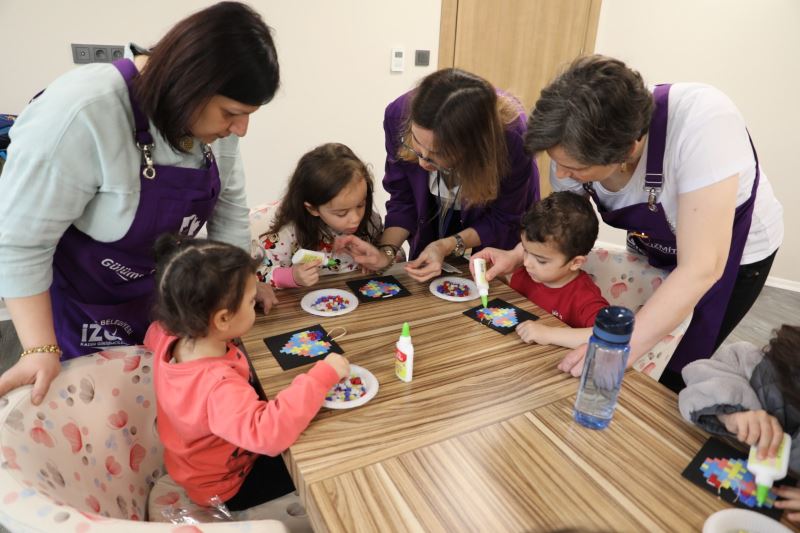 İZMİTLİ ÇOCUKLAR ARA TATİLDE OKUL YORGUNLUĞUNU ÇOCUK ATÖLYELERİNDE ATIYOR
