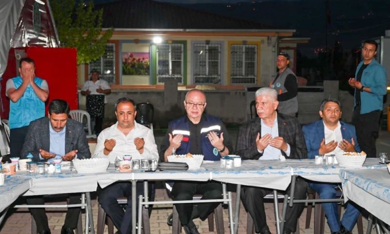 Başkan Ergün, Kahramanmaraşlı Depremzedelerle İftar Yemeğinde Buluştu