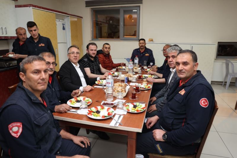 Başkan Savran Sahurda Kahraman İtfaiyecilerle Buluştu