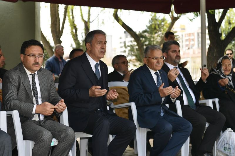 Bakan Akar, Vali Çiçek ve Başkan Büyükkılıç’tan “Şehitlik” Ziyareti