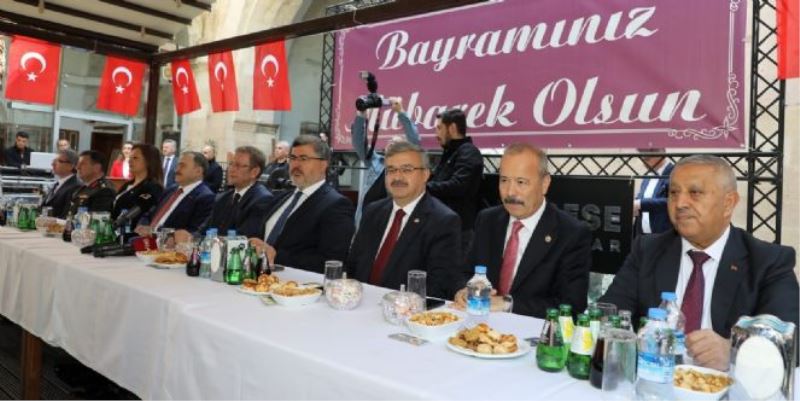 BAYRAMLAŞMA TÖRENİ TAŞ MEDRESE´DE YAPILDI