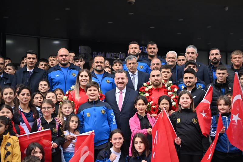 Milli Gururlarımız, Belediye Meclisi’nde Ödüllendirildi