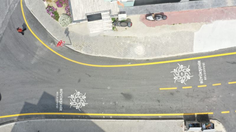 AYDIN BÜYÜKŞEHİR BELEDİYESİ KUŞADASI’NIN İKİÇEŞMELİK CADDESİ’Nİ BAŞTAN SONA YENİLEDİ