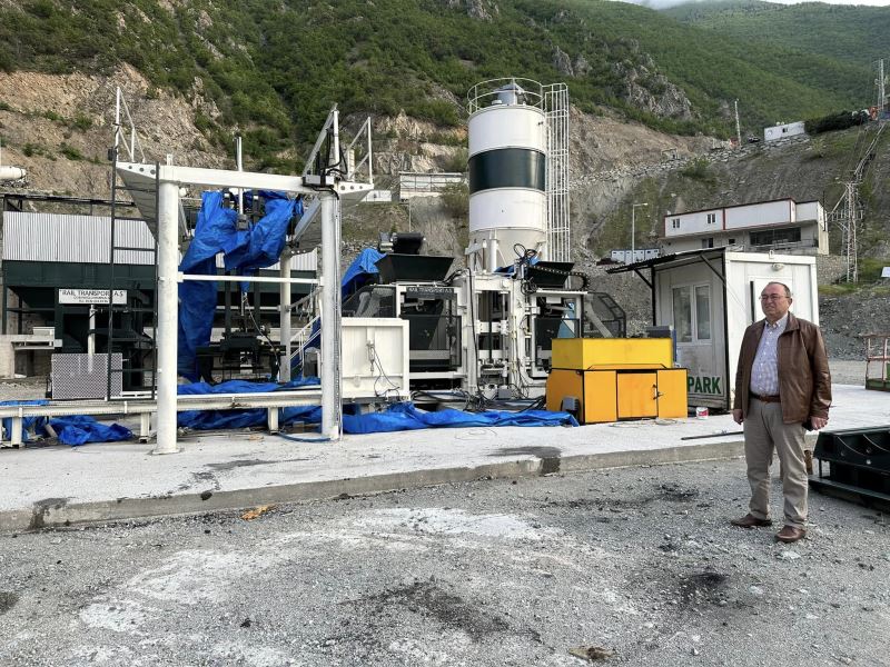 BAŞKAN ELÇİN, PARKE TESİSİNDE İNCELEMELERDE BULUNDU