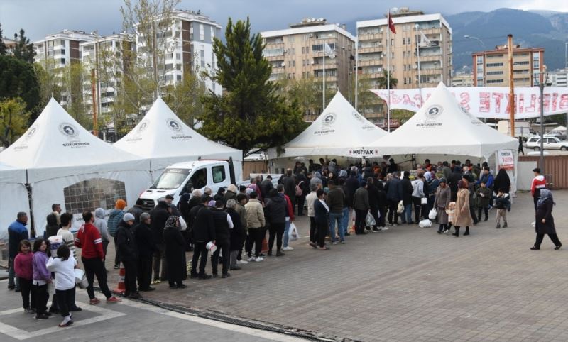 Büyükşehir 750 bin kişilik sıcak yemek dağıttı