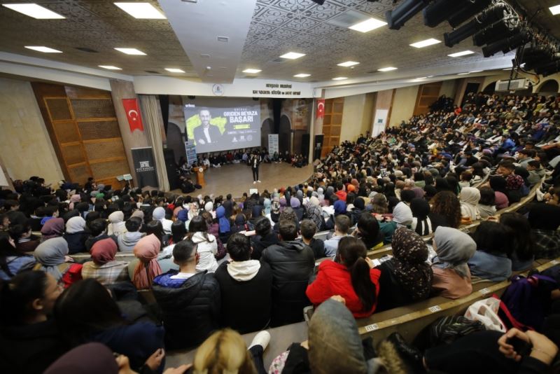 Gençlere Yks Öncesi Gri Koç Motivasyonu