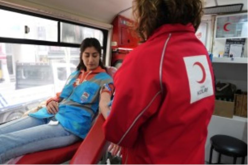 YALOVA BELEDİYESİ PERSONELLERİNDEN KÖK HÜCRE İÇİN KAN BAĞIŞI