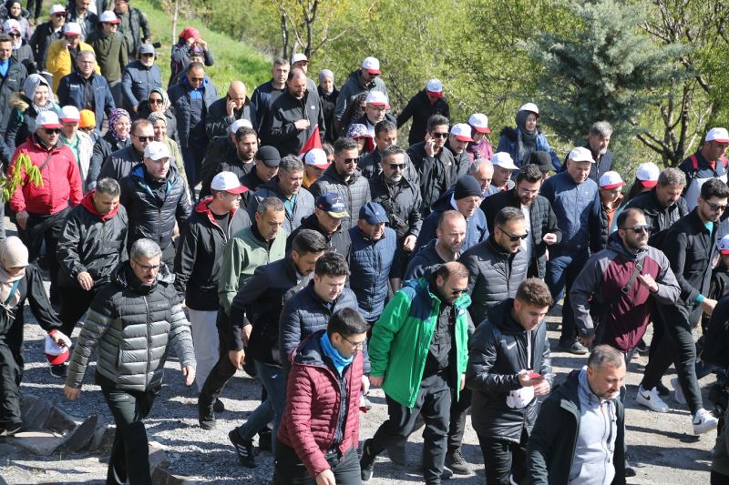 Bakan Akar ve Başkan Büyükkılıç, Kayserililerle Doğa Yürüyüşü Yaptı, Fidan Dikti