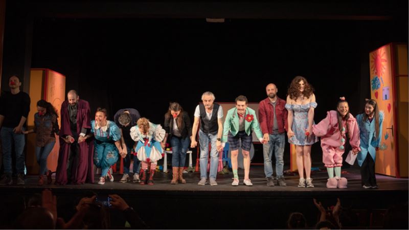 “Soytarılar Okulu” İzmirli çocuklarla buluştu