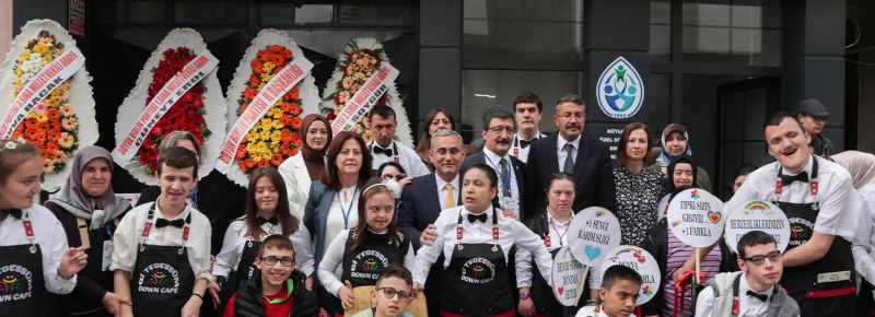 Bİ TEBESSÜM DOWN CAFE HİZMETE AÇILDI