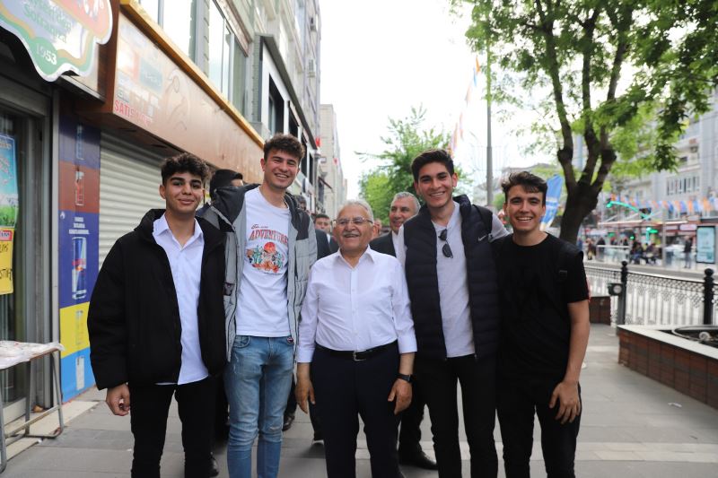 Başkan Büyükkılıç, Esnaf ve Vatandaşlarla Buluştu