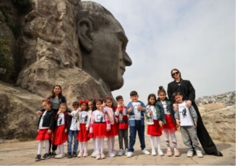 Atatürk Maskı’ndaki sergiye miniklerden ziyaret