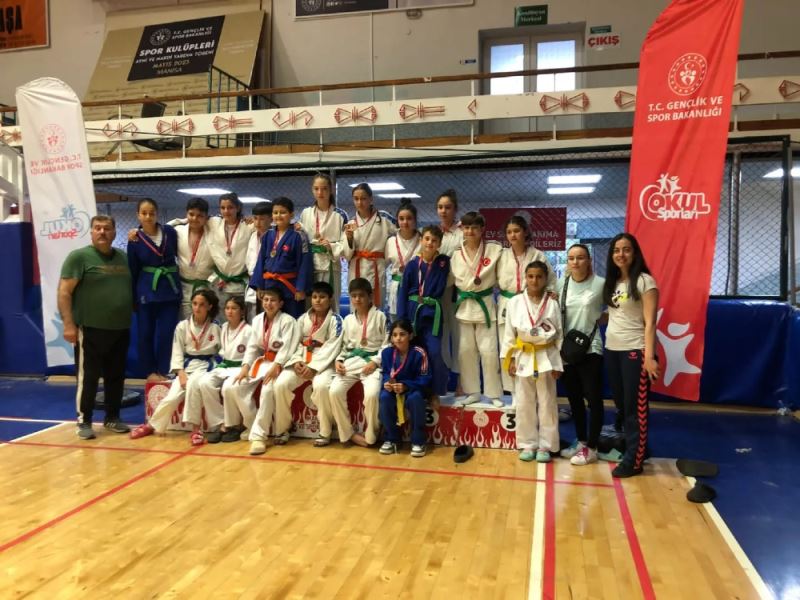 YUNUSEMRELİ MİNİK JUDOCULARDAN 19 MADALYA