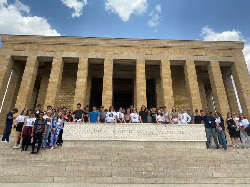 Tiyatrocu gençler Ata’nın huzurunda