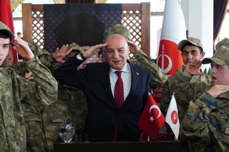 En özel askerler tezkerelerini aldı