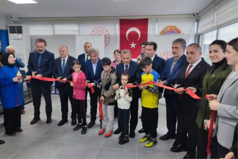 TÜRKİYE’NİN EN MANZARALI KÜTÜPHANESİ HİZMETE GİRDİ