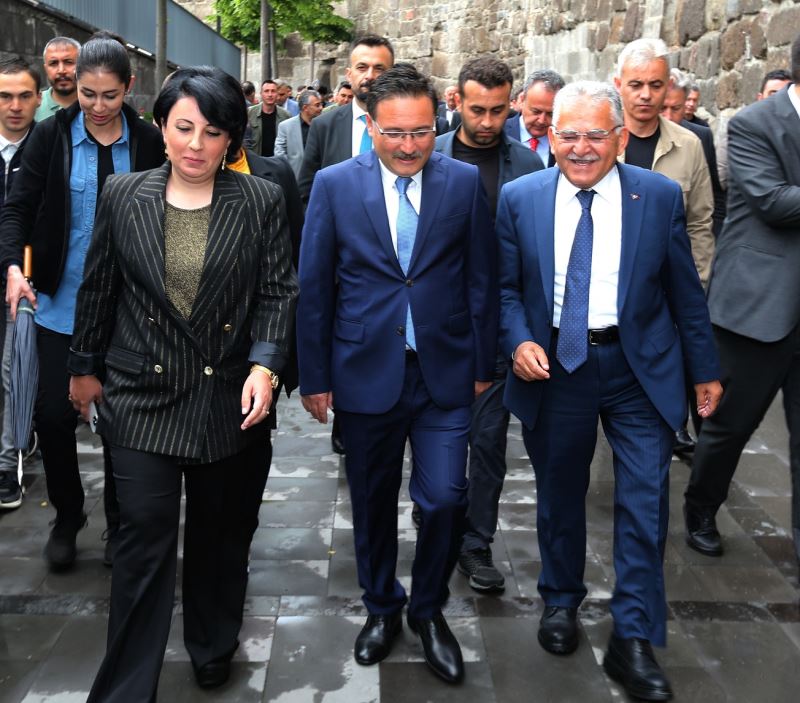 Vali Çiçek’ten Başkan Büyükkılıç’a Övgü ve Teşekkür