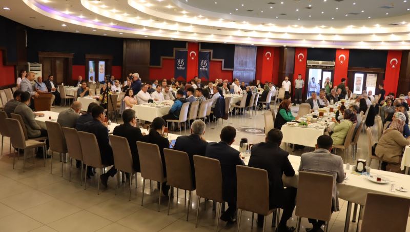 Başkan Özcan 82 mahalle muhtarından destek istedi