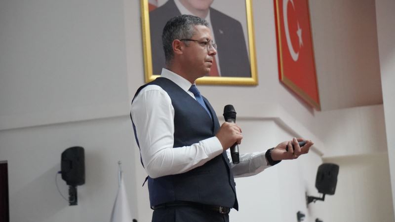 DOÇ. DR MUHAMMET SAYGIN BİLİM MERKEZİNDE YÖNETİM VE LİDERLİK SANATI KONULU SEMİNER VERDİ