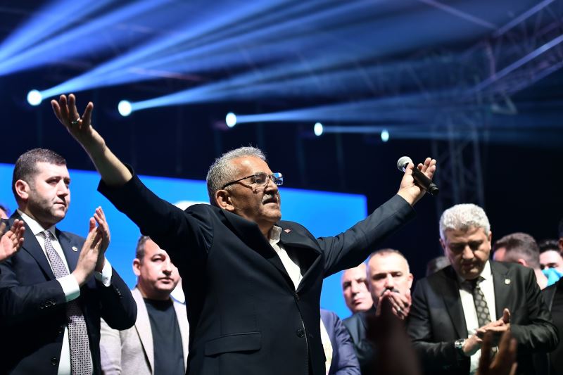 Başkan Büyükkılıç, Cumhurbaşkanı Erdoğan’ın Zaferini Kayserililerle Kutladı