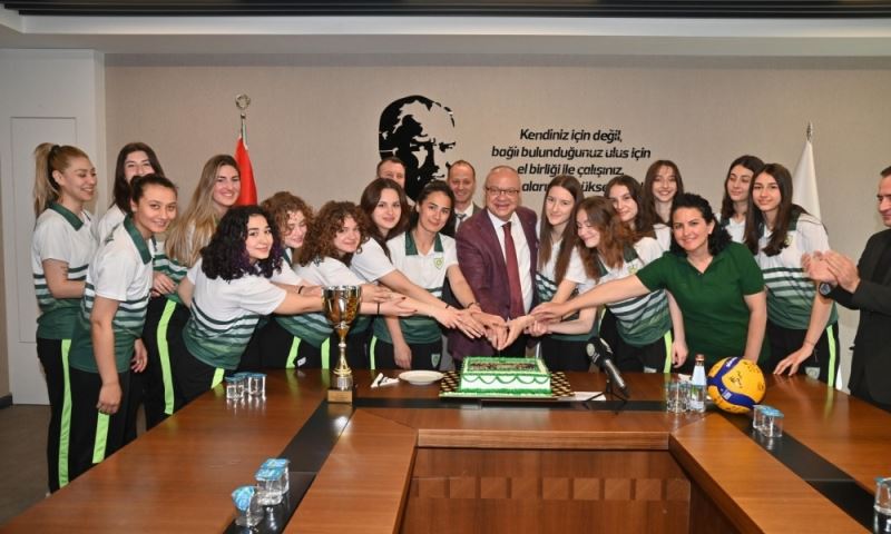 Başkan Ergün, Şampiyon Olan Voleybolcularla Buluştu