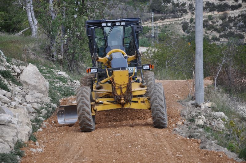 BAĞ YOLLARINDAKİ ÇALIŞMALARA DEVAM EDİLİYOR