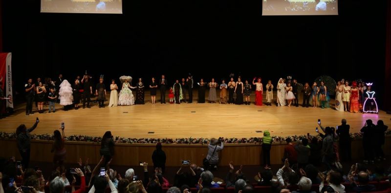 Büyükşehir’den muhteşem cam giysi defilesi