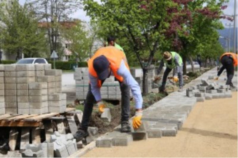 Mengüceli Mahallesinde Kaldırım yenileme çalışmaları yapılıyor