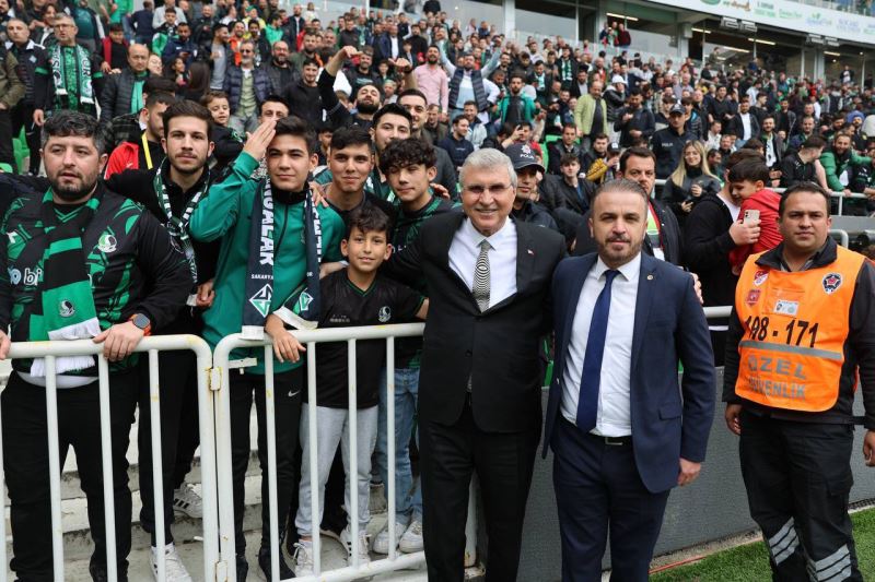 Yüce’den Sakaryaspor için şampiyonluk mesajı: “Şehrin sevdası adım adım Süper Lig’e”