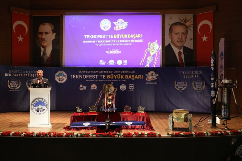 GENÇLER MÜJDEYE DOYMADI! BAŞKAN PALANCIOĞLU: “TEKNOLOJİ TAKIMI KURUYORUZ”