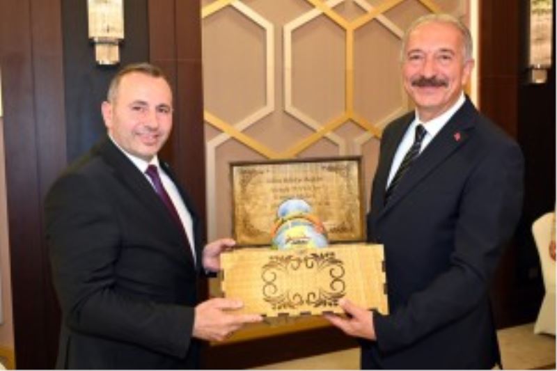 EMEKLİYE AYRILAN EMNİYET MÜDÜRÜNE VEDA GECESİ