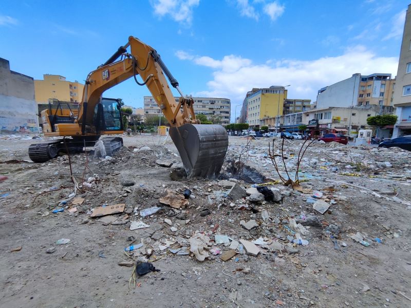 İSKENDERUN BELEDİYESİ HAFRİYAT KALDIRMA ÇALIŞMALARINA DEVAM EDİYOR