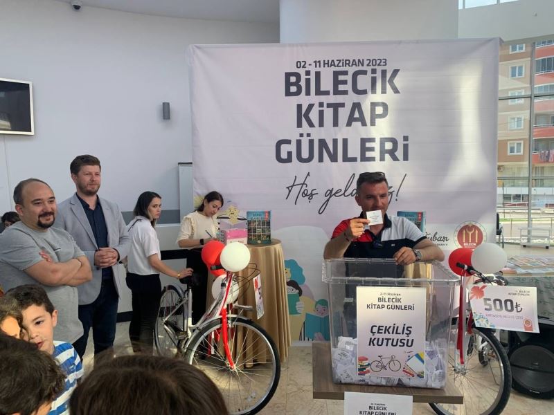 KİTAP KAFE AÇILIŞINDA ÇEKİLİŞE KATILAN ŞANSLI OKURLAR BELİRLENDİ
