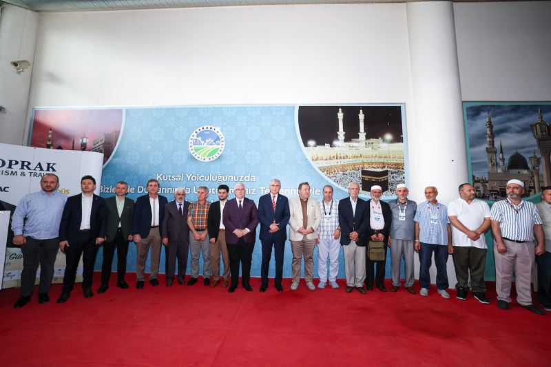 Başkan Yüce hacı adaylarını kutsal topraklara uğurladı